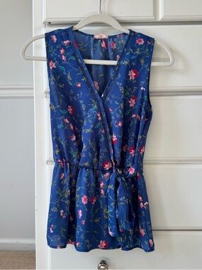 Sleeveless Floral Decorative Tie Waist Peplum Top